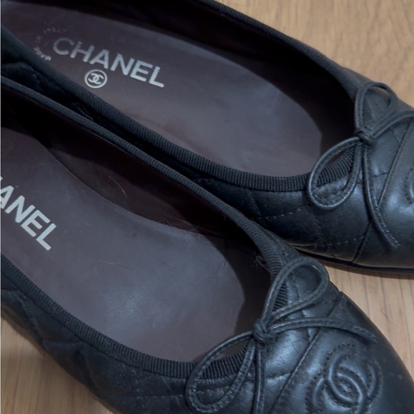 CHANEL Lambskin Black Quilted Flats - Picture 13 of 13